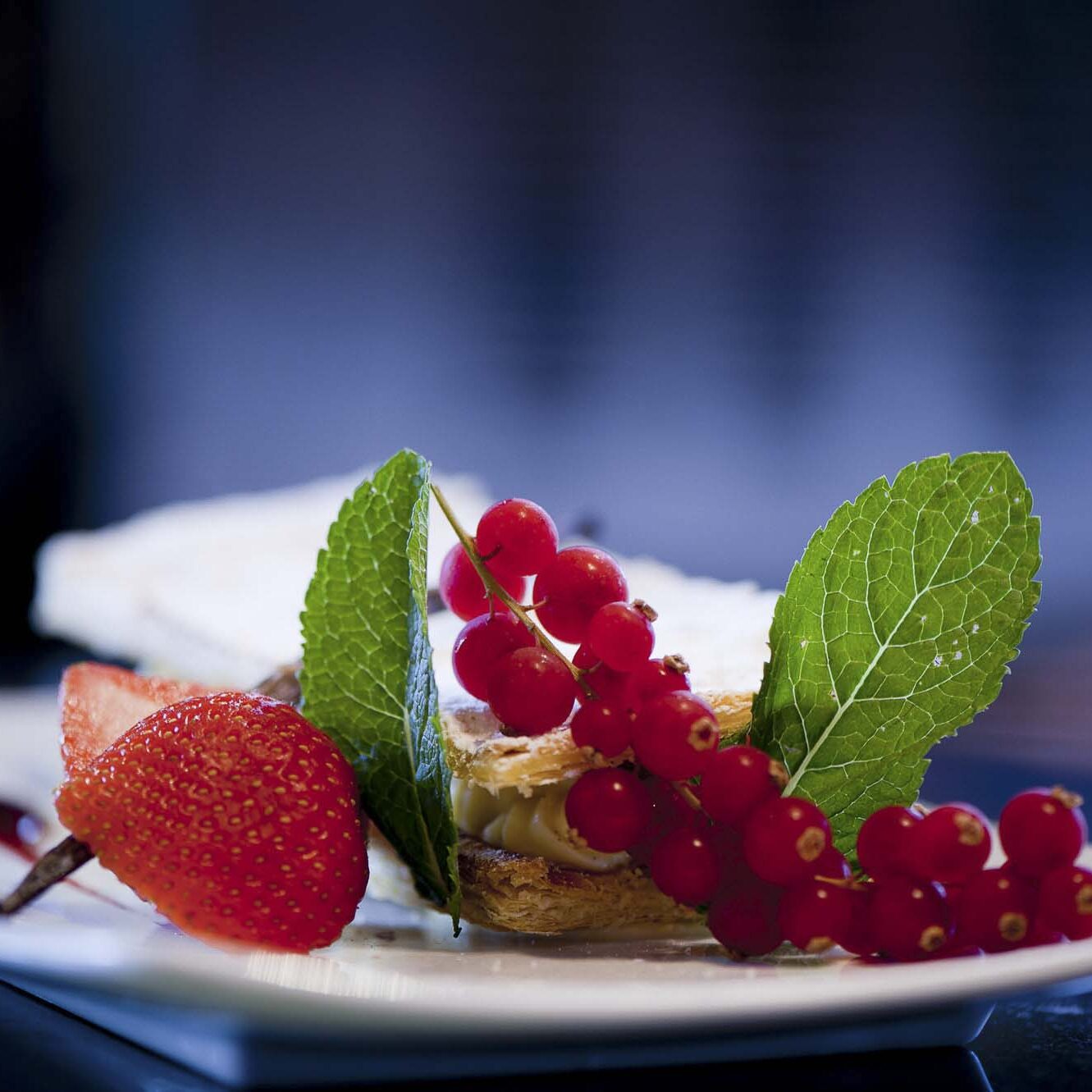 Reportage photos & Retouches shooting photos restaurant _les_docks_dessert_mille_feuille_fraise_o Reportage photos & Retouches